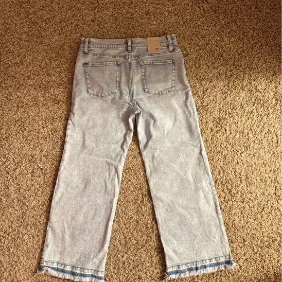 Alice and Olivia Lorrine Kick Flare Ankle Jeans - Picture 5 of 7